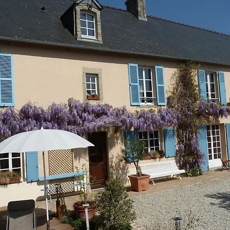 Les Volets Bleus Bed & Breakfast Saint-Martin-des-Entrées Exterior photo