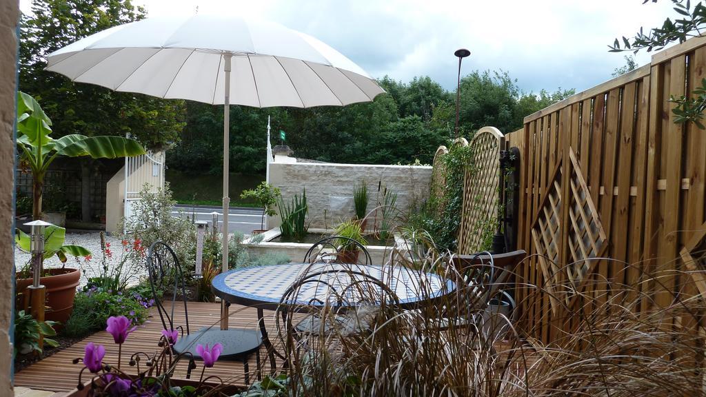 Les Volets Bleus Bed & Breakfast Saint-Martin-des-Entrées Exterior photo