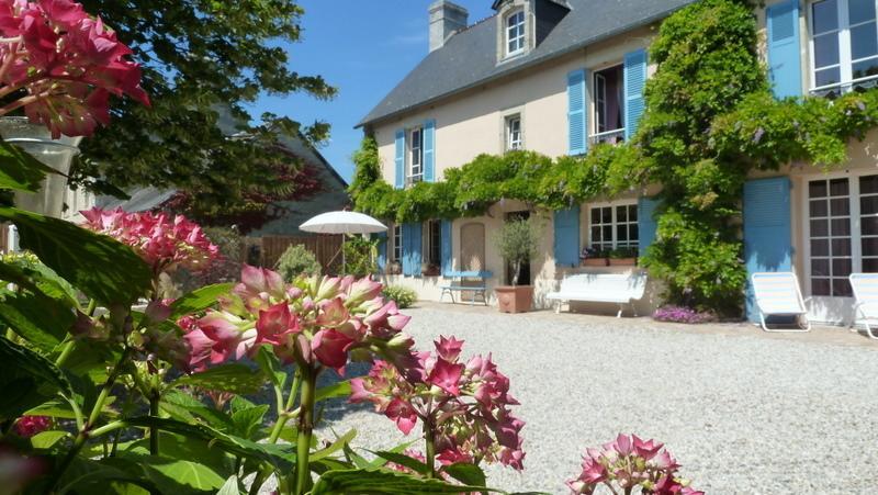 Les Volets Bleus Bed & Breakfast Saint-Martin-des-Entrées Exterior photo