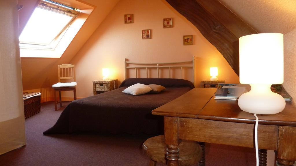 Les Volets Bleus Bed & Breakfast Saint-Martin-des-Entrées Room photo