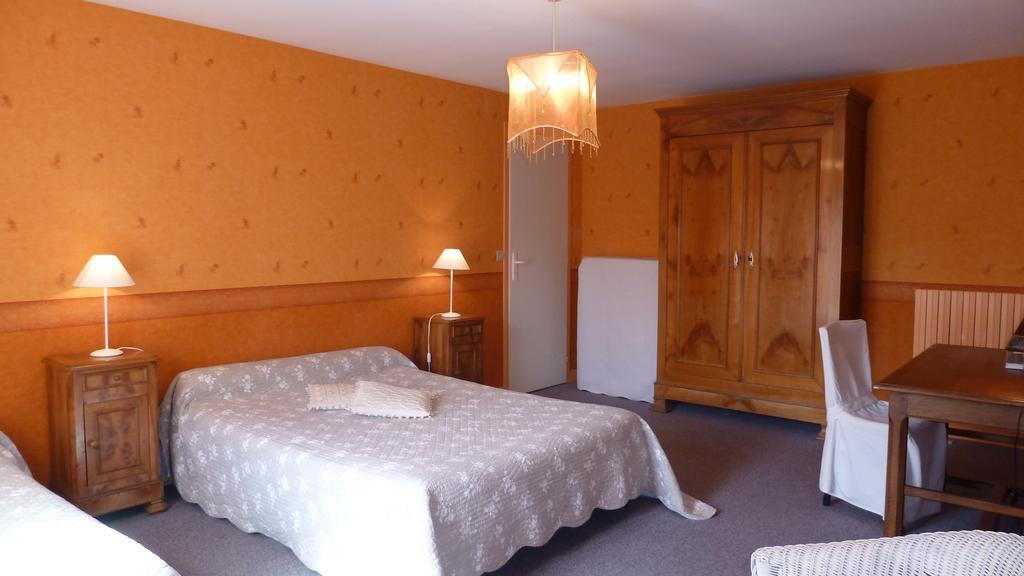 Les Volets Bleus Bed & Breakfast Saint-Martin-des-Entrées Room photo