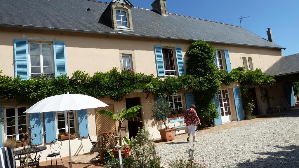 Les Volets Bleus Bed & Breakfast Saint-Martin-des-Entrées Exterior photo